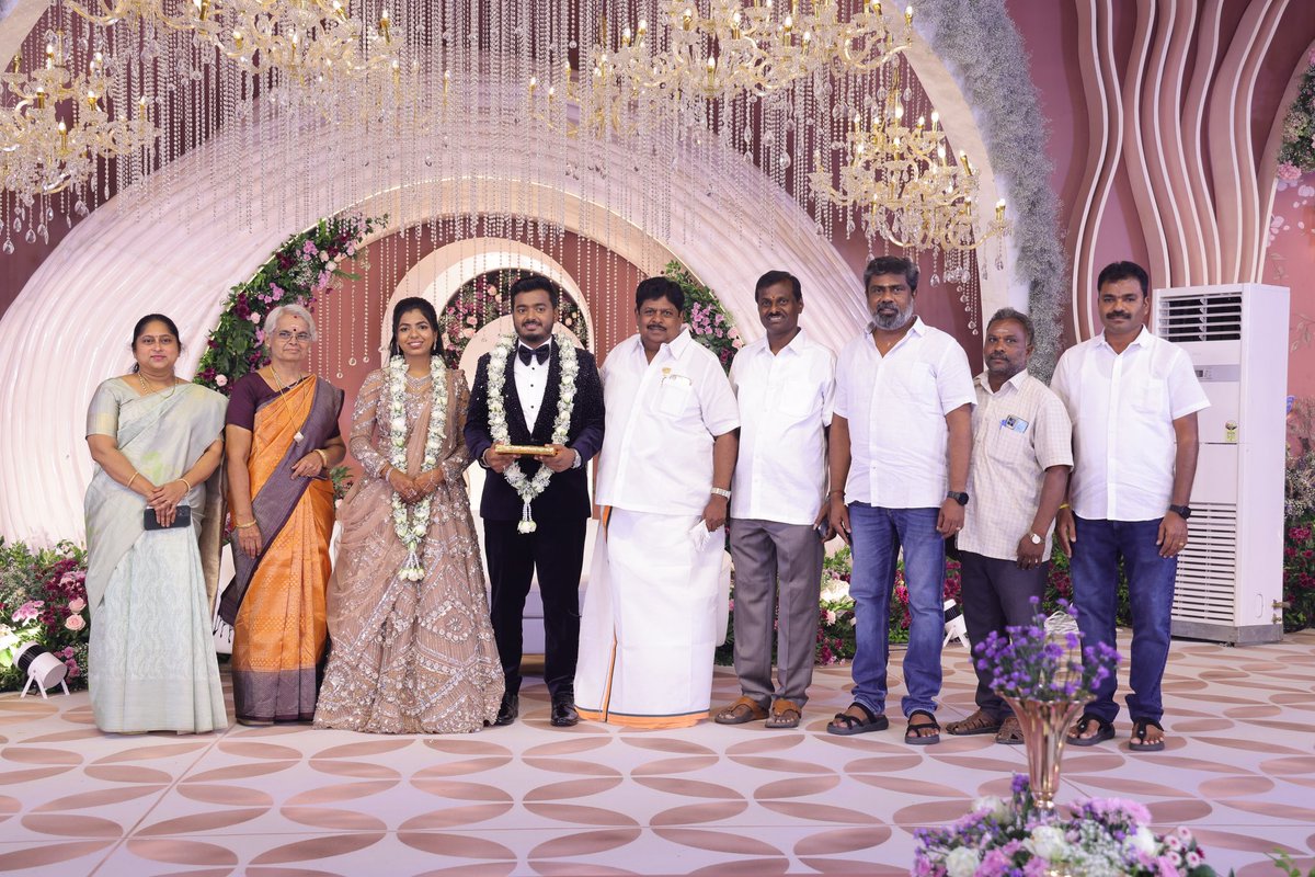 KPRamalingamMP's tweet photo. சேலம் &amp; திருச்செங்கோடு தொழில் அதிபரும் சேலம் மாவட்ட பாரதியஜனதா கட்சி பொதுச்செயலாளருமான என்  நன்பர் திரு இராஜேந்தரன் - திருமதி சித்திரா ஆகியோரின் புதல்வர் மணமகன் நிஷாந்த் - மணமகள் அனுபரியா ஆகியோரின் திருமணவரவேற்பில் என் மனைவி சரஸ்வதியுடன்  கலந்து கொண்டு வாழ்த்திய மகிழ்வான தருணம் , https://t.co/LQDD8Fua3O