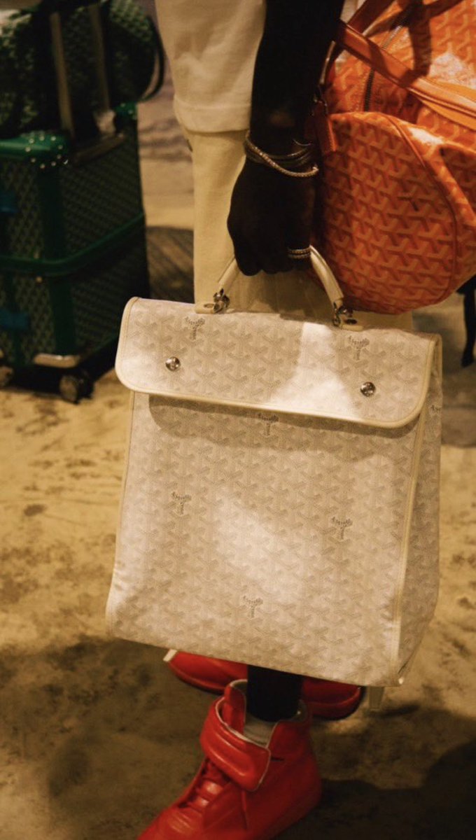 bhadBOI__01's tweet photo. Goyard 🥶🔥 https://t.co/jG1guIZwMn