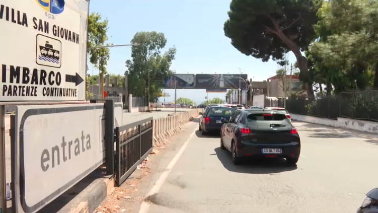 TgrRaiSicilia's tweet photo. Nel tg delle 14
#Controesodo bollente
Primo controesodo di agosto. Aumentano temperature e traffico agli imbarcaderi dello Stretto. Dopo le code di ieri, mattinata tranquilla a Messina
#TgrSicilia https://t.co/Vl8dLGgfDG