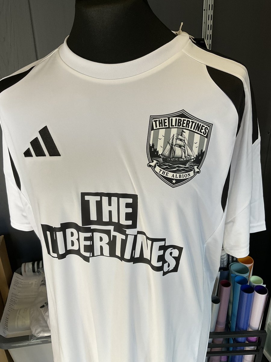 gibbo1012's tweet photo. @shiner_sam for band tee Sunday is the new adidas custom The Libertines Football Shirt 🤩🤩👍🏻👍🏻 #thelibertines #bandteesunday https://t.co/q03QUorUeY