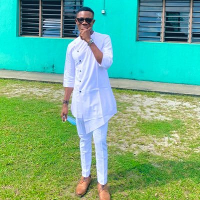 J7perfection's tweet photo. As a man why you go dey stand like Gay? 😑😑 https://t.co/Vs6ZoLuILe