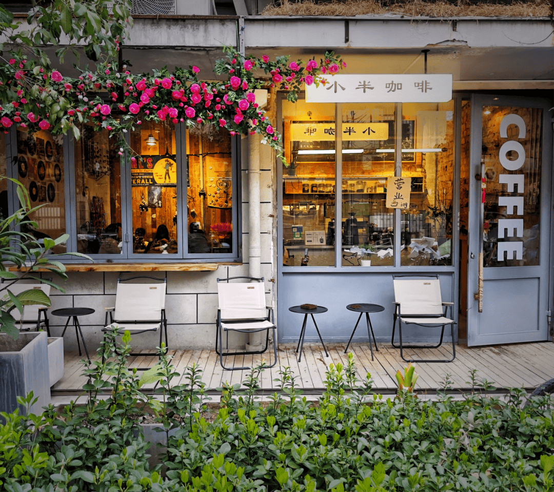 Kalan12123's tweet photo. Today’s city walk found this cozy indie café tucked between old shops—perfect midday break! #CityExploration #LocalVibes， https://t.co/kiciZFRfuJ