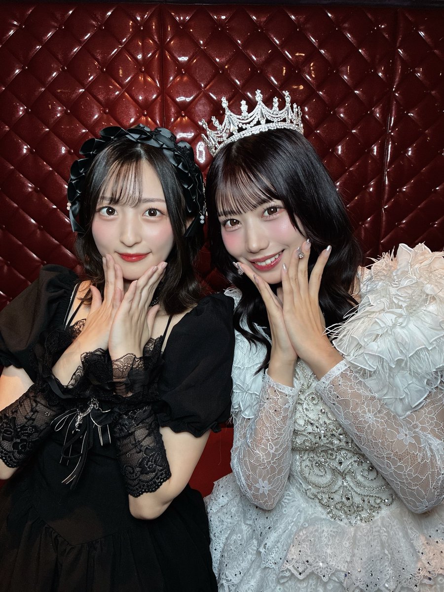 ishii_haruna's tweet photo. #すいれぼアリーナ 行ってきました〜💐

いつも隣にいる子がこんなに大きな会場でたくさんのファンの方に愛されてる姿をみれて幸せでした⟡.·みんなとっっても素敵だった🤍

武道館おめでとう🕊️絶対に行くね！！！
すいすてデビューライブ一緒に行った3人で✌︎ https://t.co/nFO4zMVmEx