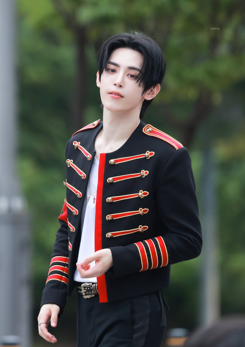 shazzling_'s tweet photo. 260815 일일팬매 NOWZ 현빈 HQ

#NOWZ #나우즈 #현빈 #HYEONBIN https://t.co/gwKMi50jb6