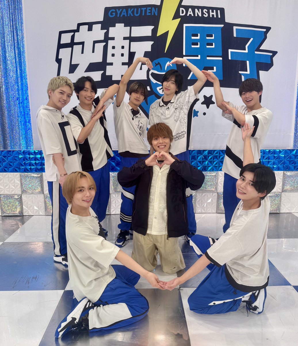 update_danshi's tweet photo. 土曜ごご3時30分
『なにわ男子の逆転男子』
⚡️⚡️⚡️⚡️⚡️⚡️⚡️

なにわ男子 &amp; 室龍太
みんな仲良し🫶

#逆転男子
#なにわ男子
#室龍太 https://t.co/699xTwTLe6