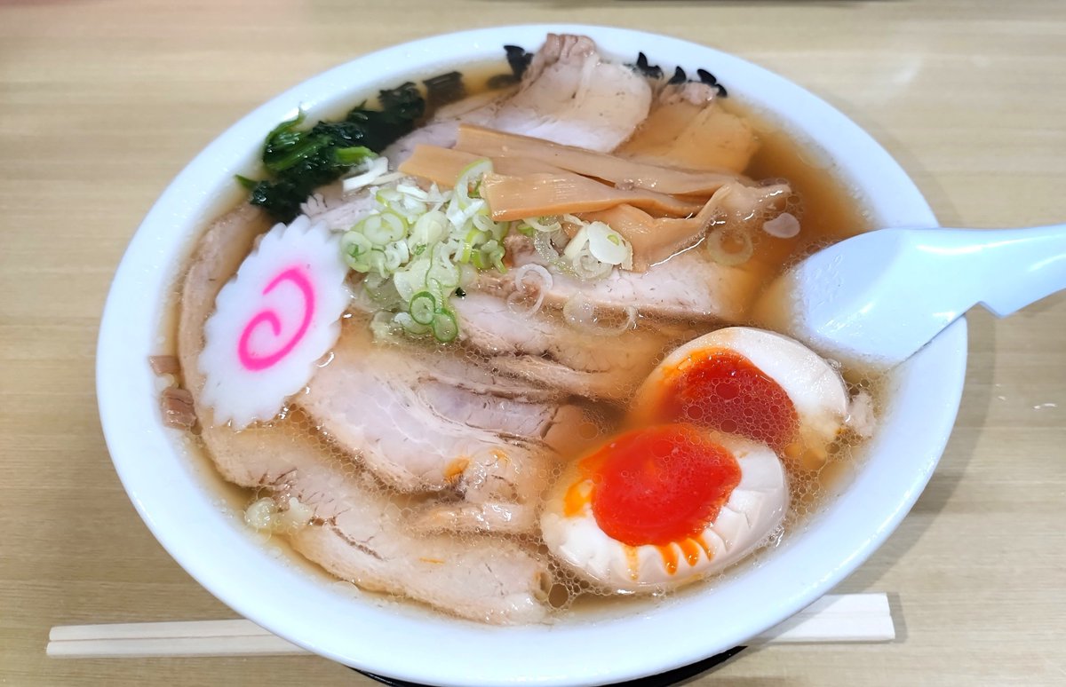 pg_yobailo's tweet photo. 本日2軒目は『麺屋ようすけ本店』さん！！
ここは8年ぶりくらいだろうか
やっぱりここは佐野ラーメンのなかでも超美味い！！
動物系がしっかり効いてるのに澄んだ醤油スープ、手打ち中太ちぢれ麺、トロトロチャーシュー
優しくて大満足な一杯でした〜！！
#ポルノラーメン部
#いな民ラーメン部 https://t.co/joQotc7s1y