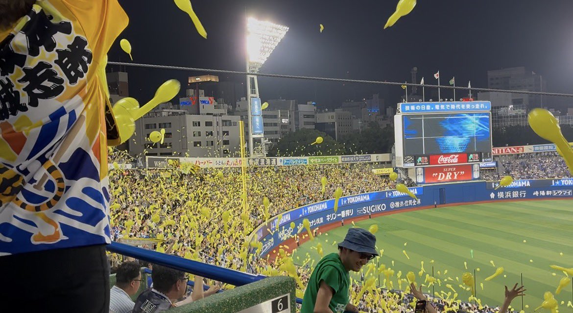 llatte7728's tweet photo. 今日はハマスタ⚾️✨🙌
マリル選手も活躍⁉️食べたかった佐野選手プロデュース『サノスの魅惑のエクレアパフェ』も食べちゃいました🍦阪神ファンも盛り上がってる〜🤭
#ベイスターズ 
#ポケモン https://t.co/0qh2fMsUTd