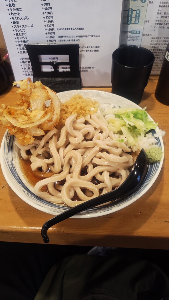 ebacha276290's tweet photo. 吉田うどんを食べに亀有にある五葵へ行って来ました✨️自家製の硬いうどんが、噛めば噛むほど小麦の旨さが味わえて、とっても美味しいです😋
トッピングしたかき揚げは揚げ立てでサクサクでうどんにとても合いました😋

#うどん
#五葵
#吉田うどん
#亀有グルメ https://t.co/M33LQzhjAW