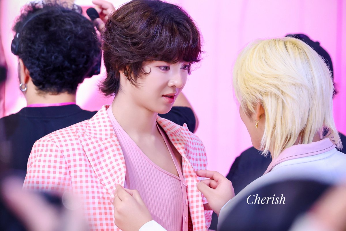cherish_u_npt's tweet photo. มิน่าล่ะ ถึงมีคนต้องเป็นห่วงเรื่องเสื้อผ้าเลยค่ะ 5555
#Northotto https://t.co/Tfp5kFs0F7