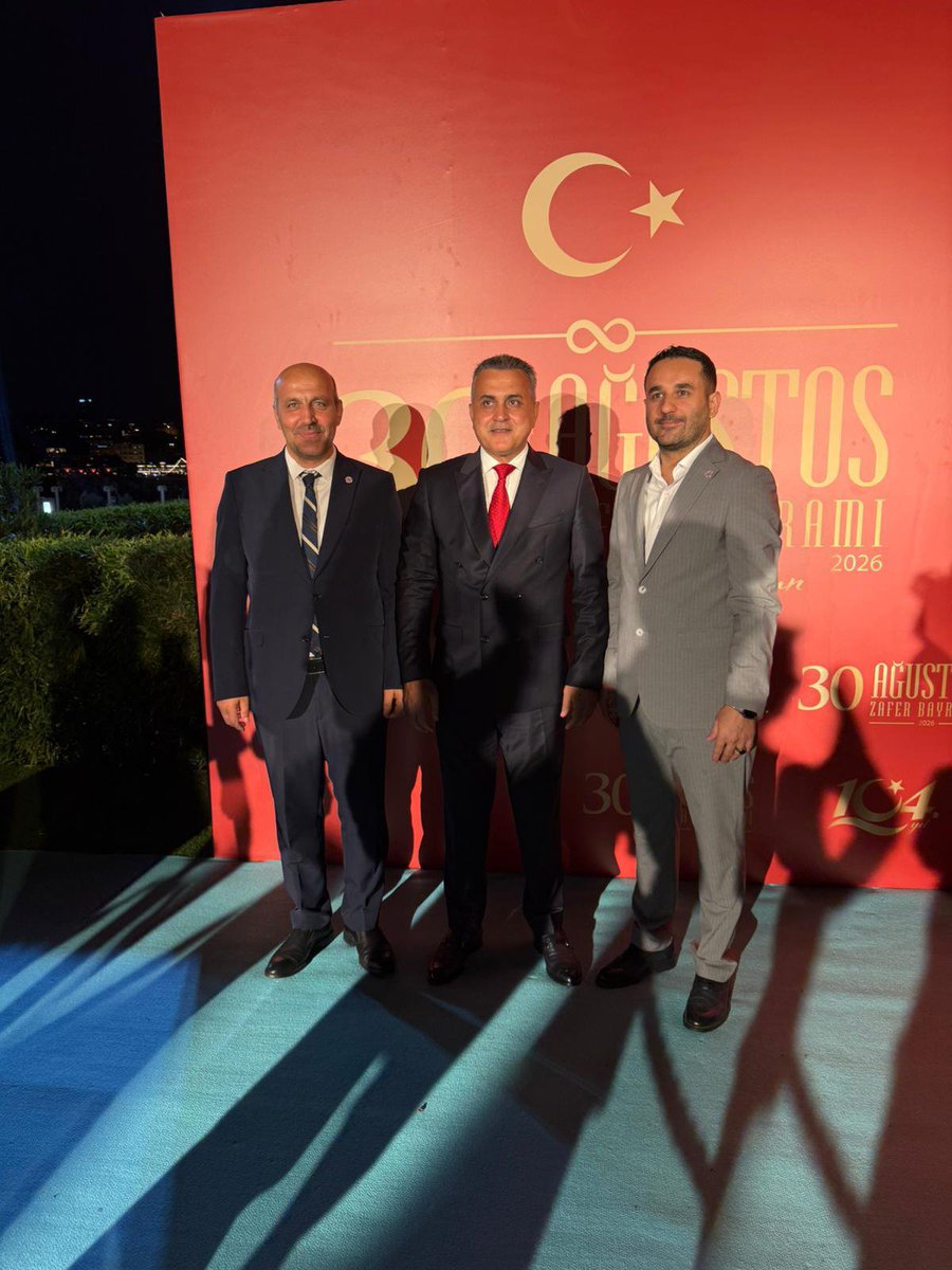 TerorleMucadle's tweet photo. 1-İstanbul Valiliği tarafından, Valimiz Sayın Davut Gül ve eşi Gülden Gül Hanımefendi’nin ev sahipliğinde Sepetçiler Kasrı’nda düzenlenen 30 Ağustos Zafer Bayramı Bayramlaşma Programı’na; İstanbul Şube Başkanımız Sayın Hamit Arslan, https://t.co/NVOJaIWaap