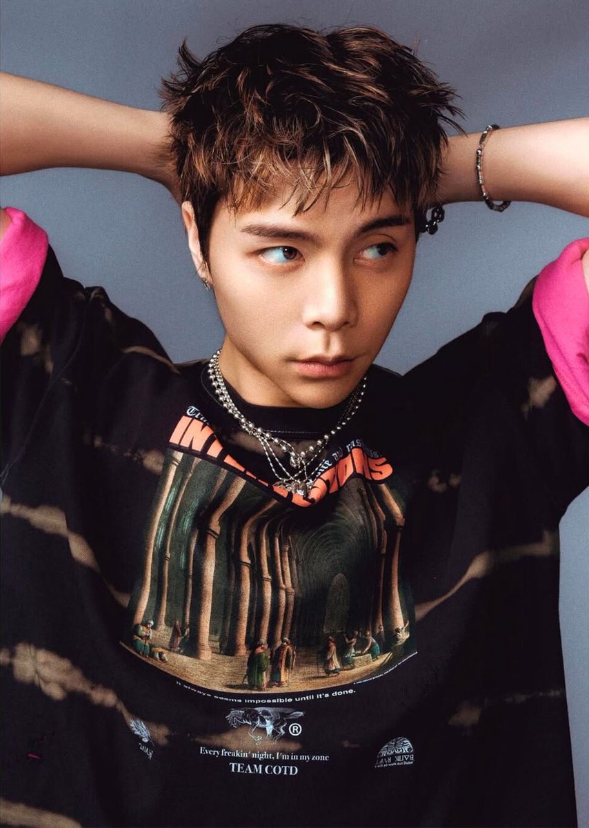 favxritejsuh's tweet photo. johnny walk era son or johnny blingy era daughter? https://t.co/LMFHtdQbSr