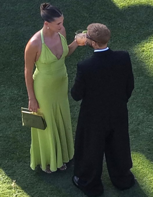 swiftism100's tweet photo. 🚨| Billie Eilish's pro-palestinian brother, Finneas invited the Zionist king and queen, Justin and Hailey Bieber to his wedding. https://t.co/VaC0xhn2ls