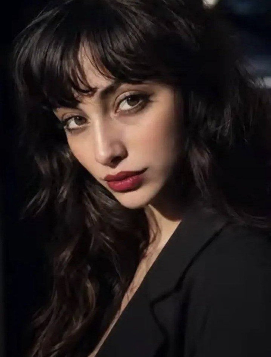 allefuerallee's tweet photo. Sama Esmaeili was only 20 when the Islamic Republic killed her in Shiraz on January 9.

She was an artist who dreamed of people seeing her paintings.

Her Instagram bio said: “I love the world.”

Don’t forget Sama.

#IranMassacre‌2026 https://t.co/C1n5lQCOnD