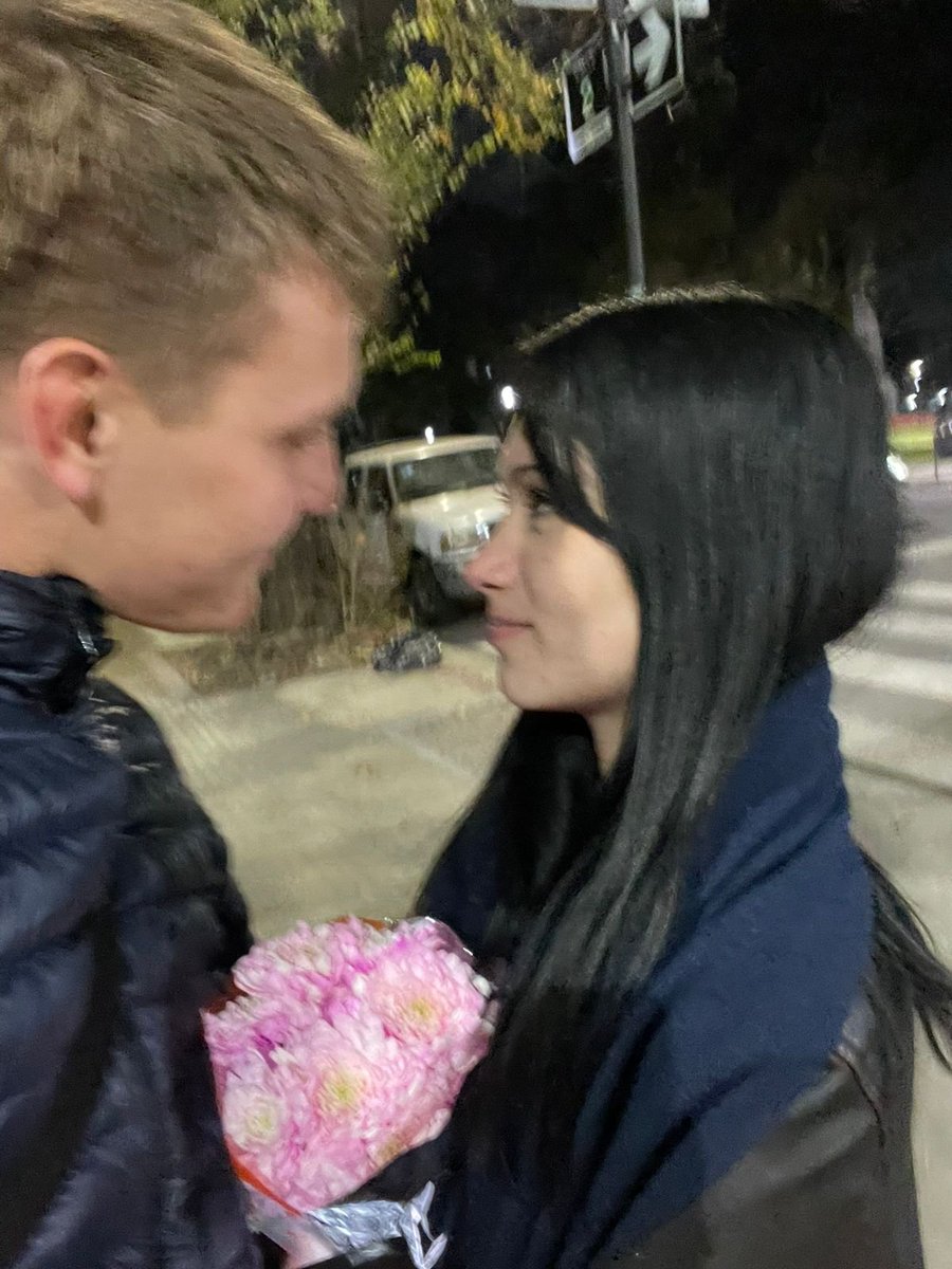 iirinamoriconi's tweet photo. Lo mejor que me paso en la vida fue encontrar a mi novio en este mundo tan hostil, es literalmente una brisa de verano permanente https://t.co/X20gwKbTmw