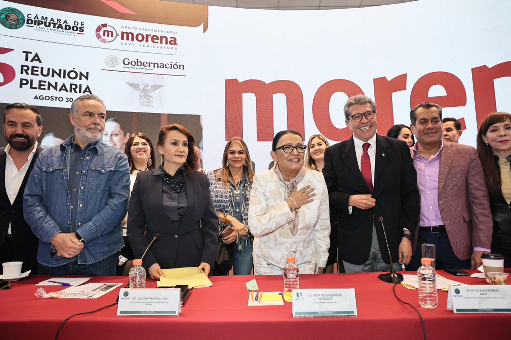 rosaicela_'s tweet photo. Muy honrada de acudir a la quinta reunión plenaria de @DiputadosMorena a invitación del coordinador de la bancada, @RicardoMonrealA. #Hoy #México tiene una mayoría transformadora cohesionada en torno a las causas del pueblo, capaz de dialogar, de corregir cuando sea necesario y de mantenerse unida cuando esté en juego el interés nacional. 🇲🇽 @Claudiashein @Dolores_PL @Sergeluna_S @aramirezcuellar @JulVillalpndomx @arturoavila_mx @GabyJimenezMX