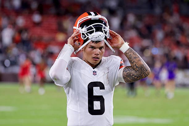 AdamSchefter's tweet photo. Browns QB Dillon Gabriel initially hurt his back during the preseason finale, had pain yesterday and underwent an MRI. The injury was notable enough to land him on injured reserve. https://t.co/IZ2NS9AxbL