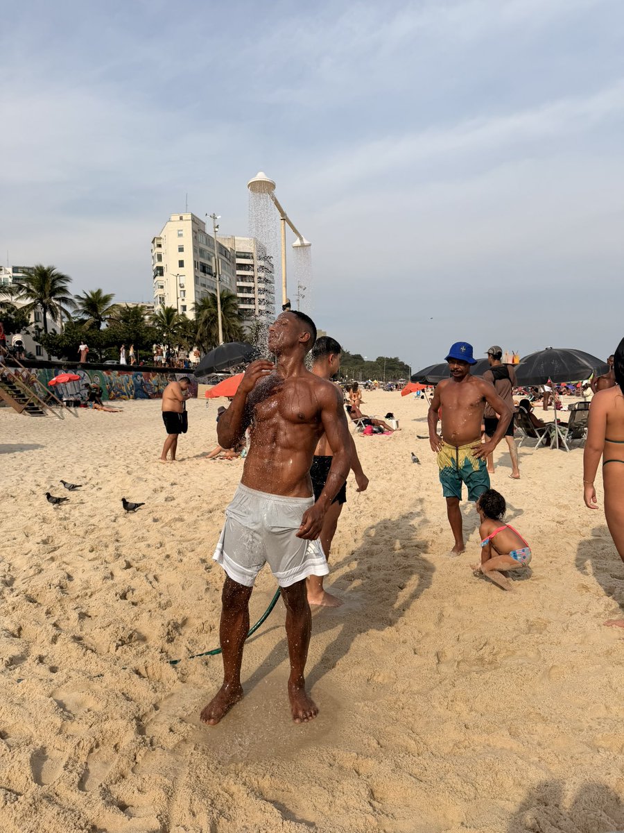 Rn_pires's tweet photo. Solzinho no rj 💨☀️🚿 https://t.co/L7wZDBRneV