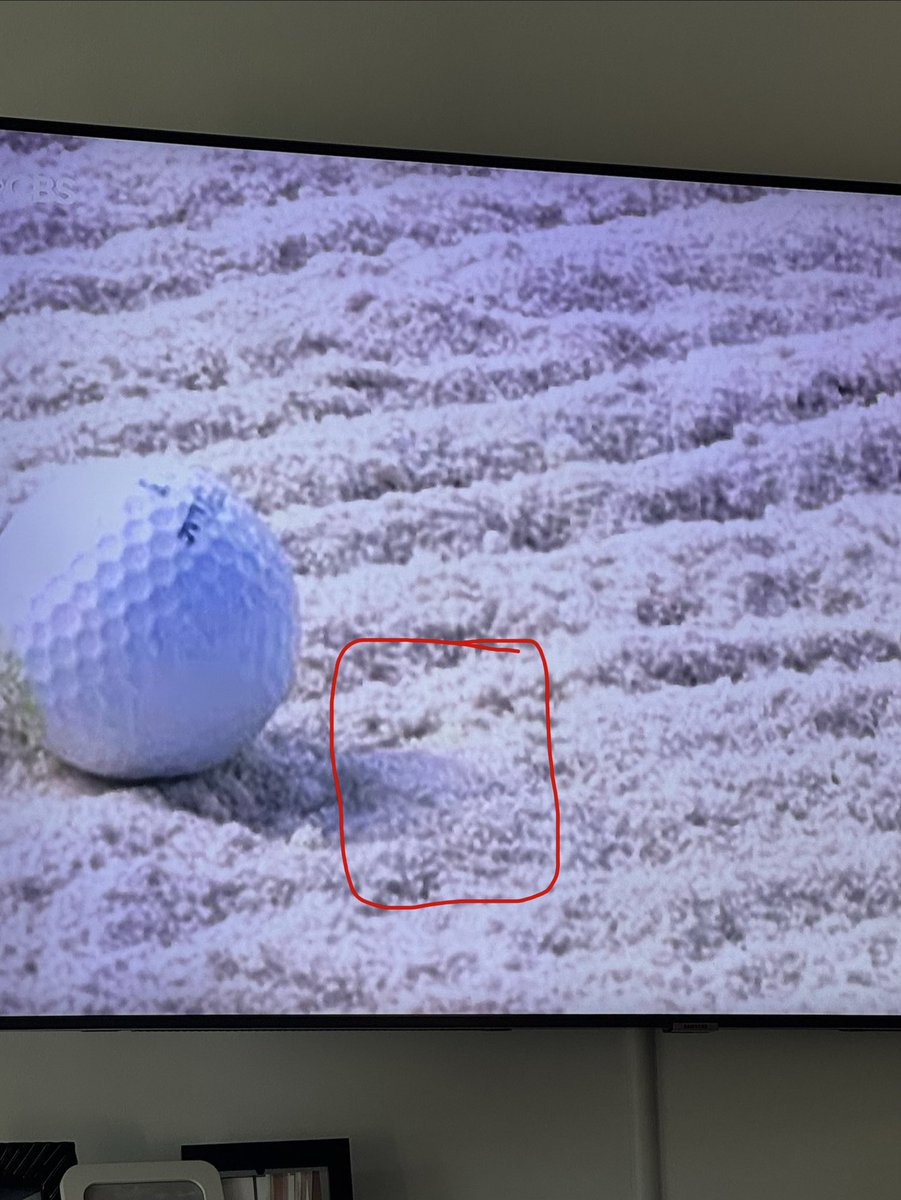 blaker2266's tweet photo. Victor touched the sand. Before and after. Sand under the shadow is clearly patted down. #pgatour #fedexcup #victorhovland https://t.co/KMifFI4zc3