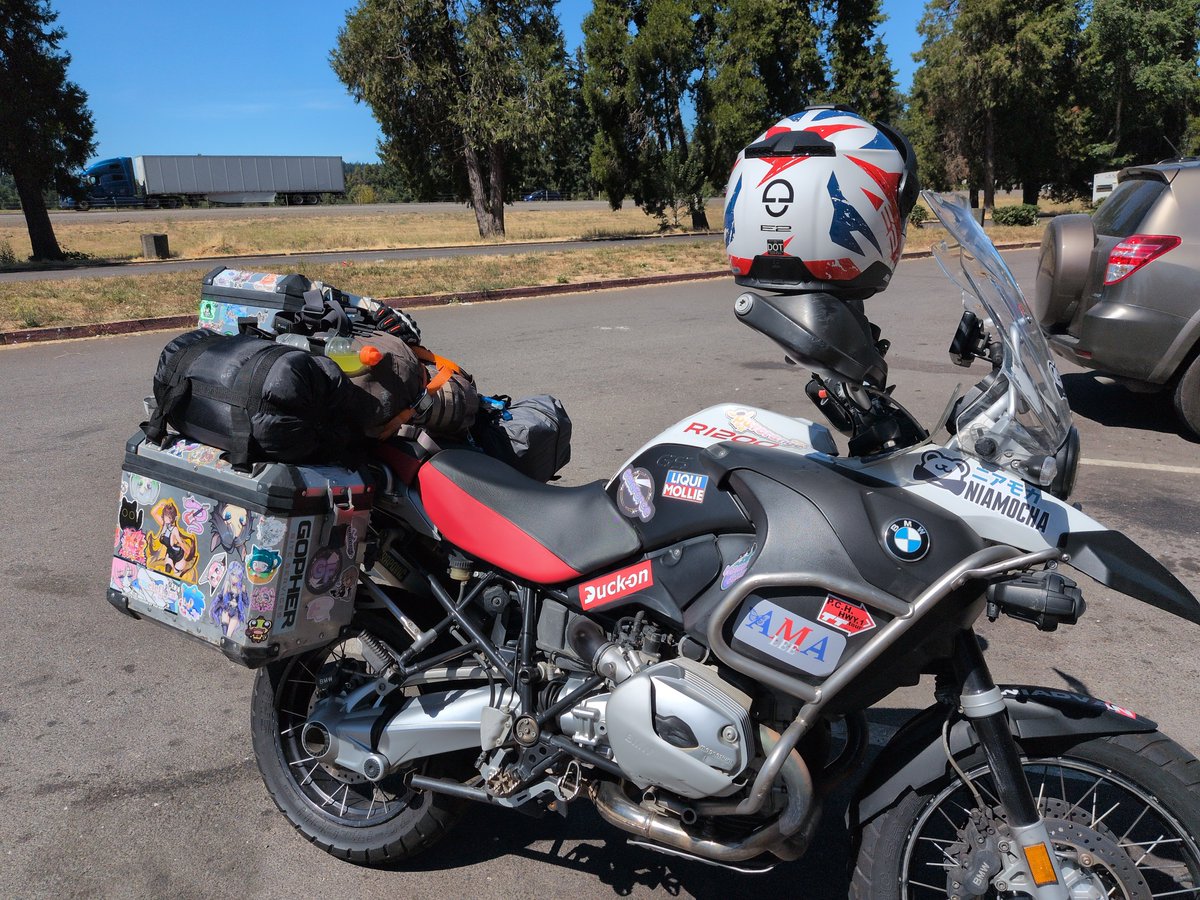 AvalancheSSC's tweet photo. #expeditionAlaska day 1-2 update! Made it to oregon, currently on my way to Washington to camp for the night. This ride has been ROUGH. I may not make it all the way to the Arctic circle, we'll see how I feel when we get to Juneau. That still counts as Alaska, so let's go! https://t.co/mN6r27HLzS