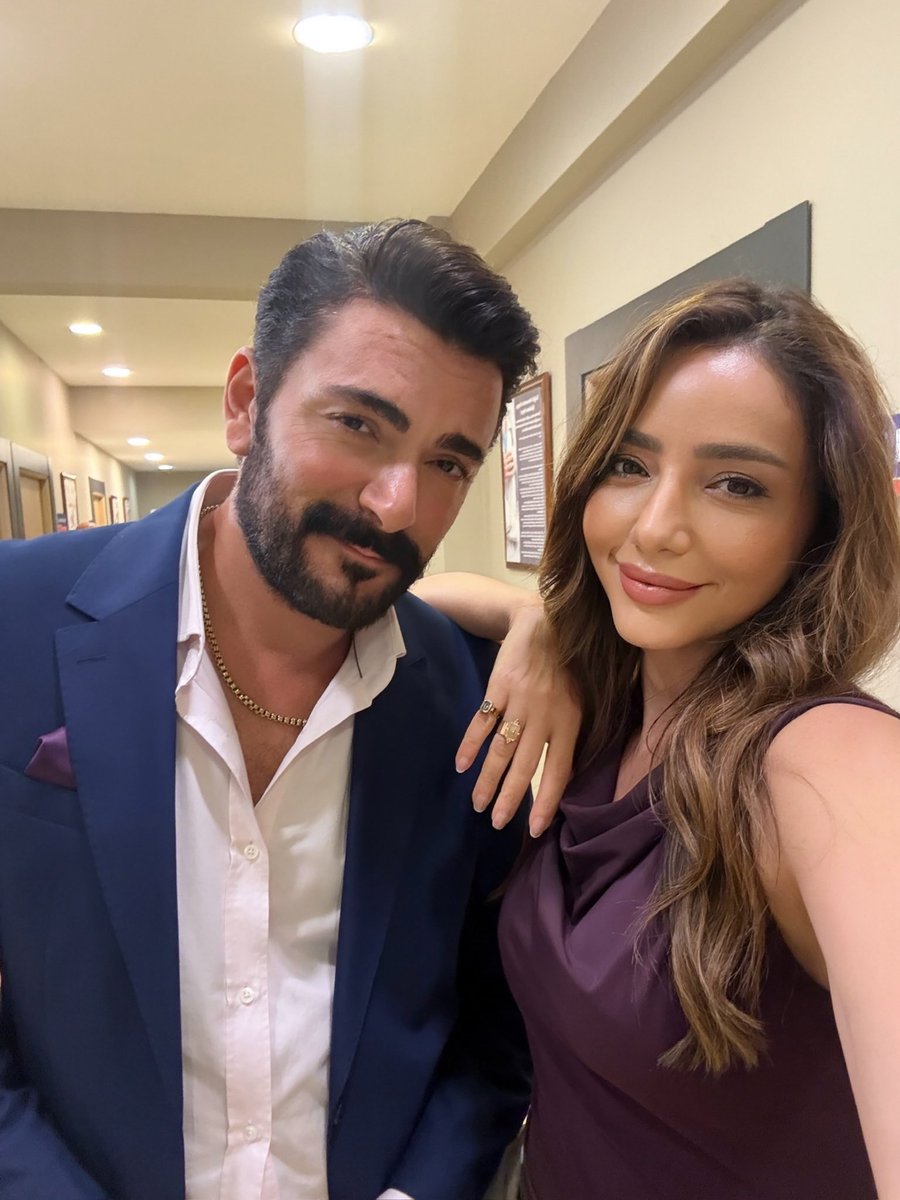astviora's tweet photo. uyum desen var karizma zaten var ❤️‍🔥

#altıüstüistanbul #fahram https://t.co/mt6OfLnyIh