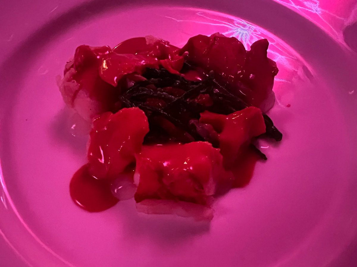 MiamKitty's tweet photo. New age parmiggiana
lobster
foie gras
spaghetti raw scallops https://t.co/AXlCYO52eS