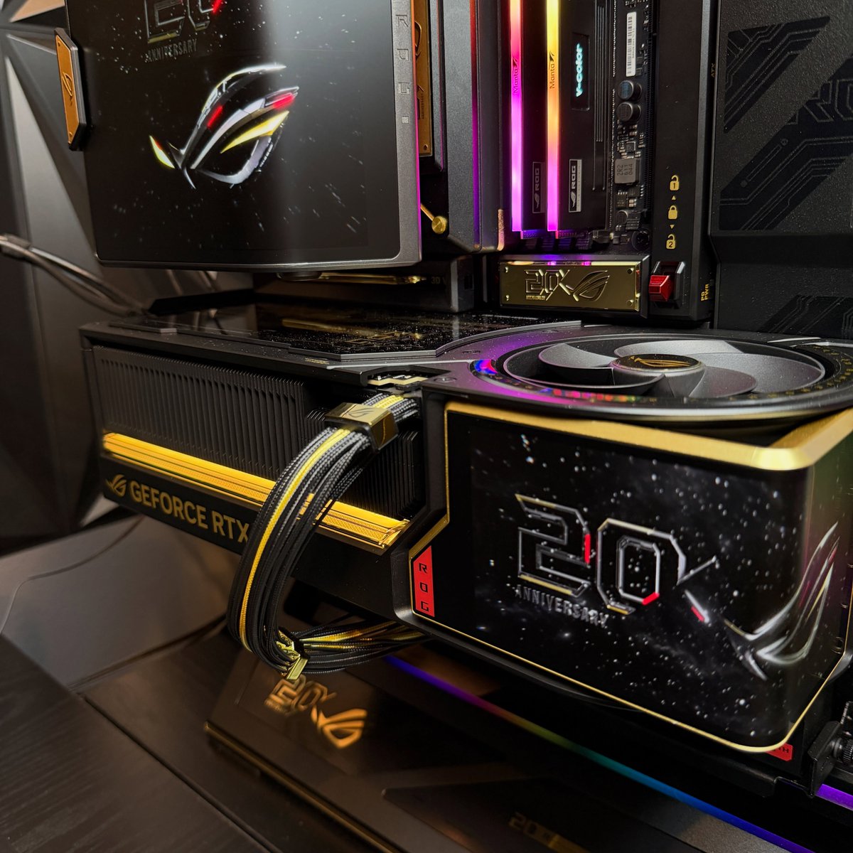 XPCMTeam's tweet photo. Asus ROG 20th Edition Anniversary PC build by @dinocornel5 

#pcbuild #pcsetup #pcmodding #gamingpc #custompc #xpcm #watercooling #customloop #ROG #Asus https://t.co/vFcKbnfhLD