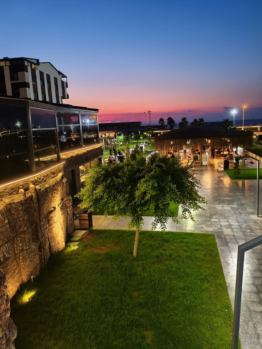 _EmrullahBilgin's tweet photo. Şu güzellikte bir mekan yapıp mescidini bu halde bırakmak yakışmamış. Bir halı, bir klima, abdeste uygun bir çeşme. Bu kadar basit. İskenderun Aile köyü
@iskenderunbel 
@mehmetdonmezbb https://t.co/0p5PhLfv4J