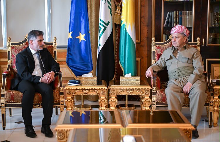 SafeenDizayee's tweet photo. President @masoud_barzani and @EUinIraq Ambassador Klemens Semtner, accompanied by the new Head of the EU Office in Erbil, Stephan Wendt, emphasized the stability of Iraq and Kurdistan. The delegation conveyed condolences to the families of those affected by the drone attacks. https://t.co/0aT5FmpeBi