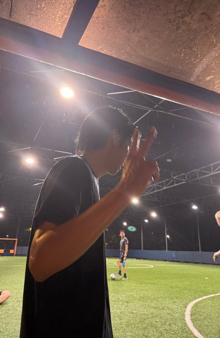 sunchopuu's tweet photo. MAHA DAHSYAT KIM SUNWOO FUTSAL https://t.co/EjaxSrT9mL