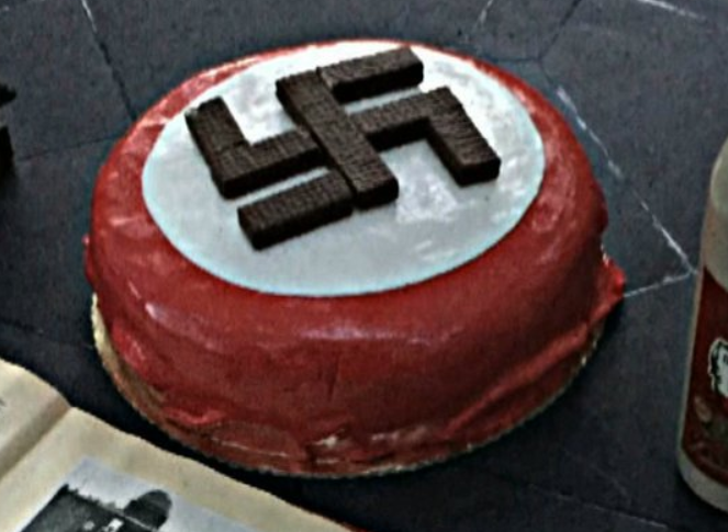 nuke_war_'s tweet photo. 🚨O KURWA

Popularny twórca siłowniany gymlajfer podzielił się swoim SPOSOBEM NA REDUKCJĘ. Jest on znany z swojej niekonwencjonalnej diety i tym razem jest tak samo. Powiedział że jego ulubionym deserem w czasie zrzucania masy ciała jest HITLEROWY JEBANIEC który ma tylko 1488kcal https://t.co/nTv3i1B5Y3