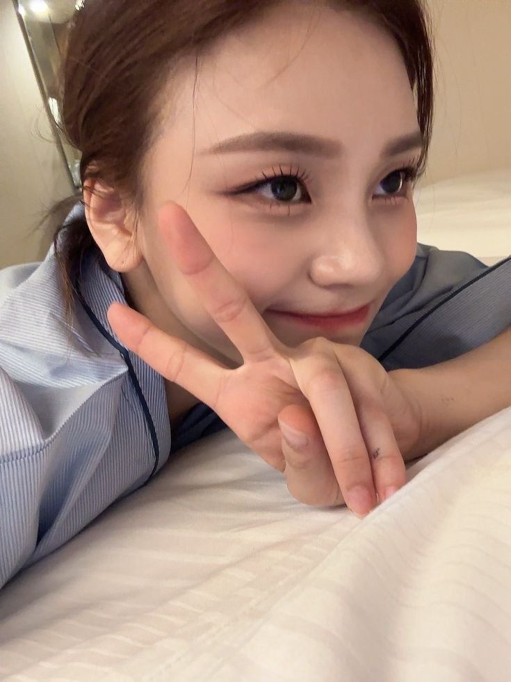 UmjiIssue's tweet photo. Kita bonding smpai ketiduran lagi, kalian tim bisa langsung tidur dimana saja dan kapan saja atau tim harus melakukan ritual dulu? https://t.co/2opLCidCFu
