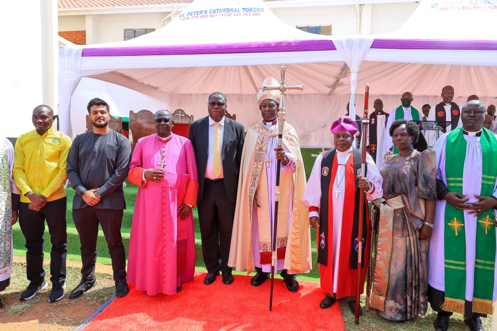 Parliament_Ug's tweet photo. Speaker @ObothOboth has praised outgoing Archbishop of the Church of Uganda, the  @Archbp_COU for what he described as a fearless and consistent voice on integrity and accountability, saying it had come to define his leadership.
Speaking at a farewell service for @Archbp_COU  at St. Peter's Cathedral, Tororo, Oboth said that Kaziimba's willingness to speak candidly on matters of character and accountability had gone beyond the pulpit to shape public leadership broadly.
Oboth added that Kaziimba used his tenure to push the Church's mission beyond the pulpit into education, health, livelihoods, social development and peacebuilding while consistently anchoring his message in personal and public integrity. #Uganda