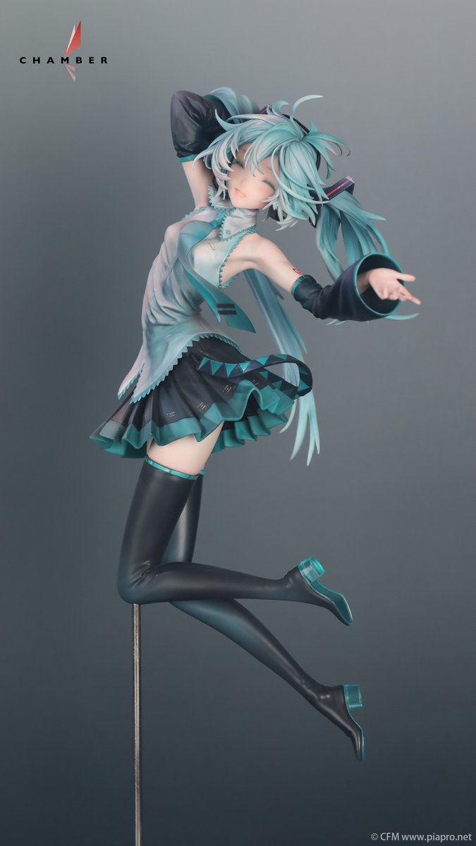 Chamberartscn's tweet photo. 初音ミク 18th ver.

Rella（@Rellakinoko）先生による18周年記念イラストをもとに制作した初音ミク！

そして今日、19周年。

お誕生日おめでとう！

イラスト：Rella（@Rellakinoko）

原型：木_萤穿（@208793634Ethan）
彩色：沉积岩（@chenjiyan816）

#初音ミクㅤㅤ
#初音ミク誕生祭2026 #初音ミク生誕祭2026
#ガレージキット #フィギュア