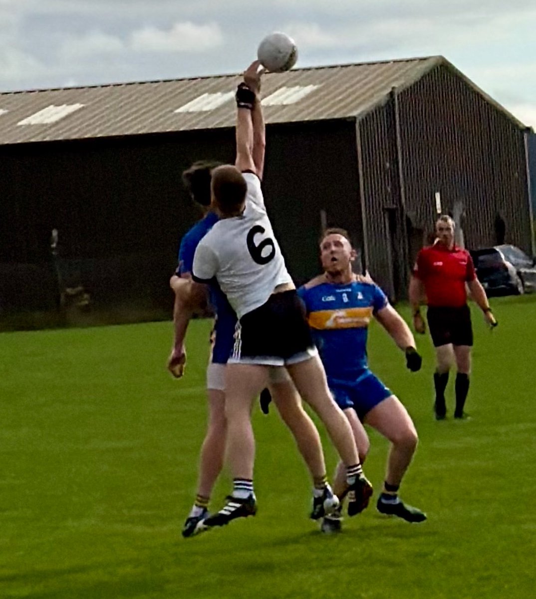BrennanEoin's tweet photo. Ennistymon reacted impressively to goals from Seaghan Brosnan &amp; Domhnall McMahon to inch ahead of Michael Cusack’s by half-time with a last gasp John Barry point at 0-9 to 2-2 in the #ClareIFC https://t.co/zZd7ETwRJh