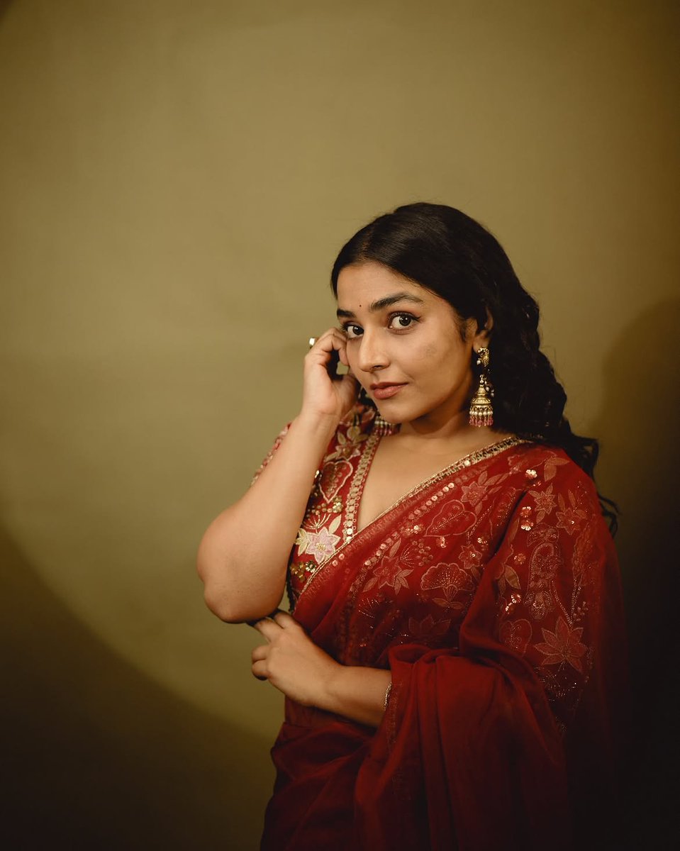 rajisha_vijayan's tweet photo. 🌹🌹🌹 https://t.co/mix8QYDC2n