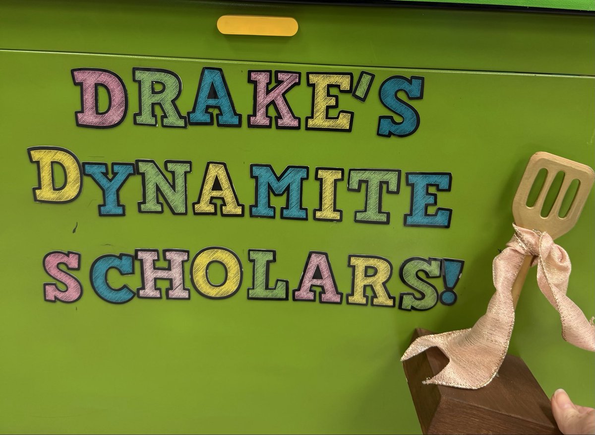 itsMoDrake's tweet photo. So proud of the amazing behavior during lunch this past week of my #DynamiteScholars. They were given the #GoldenSpatula AND a #CoolSweetTreat 💖💚🩷🩵💖 @es_luther @CCISD https://t.co/W4rLy6kxZd