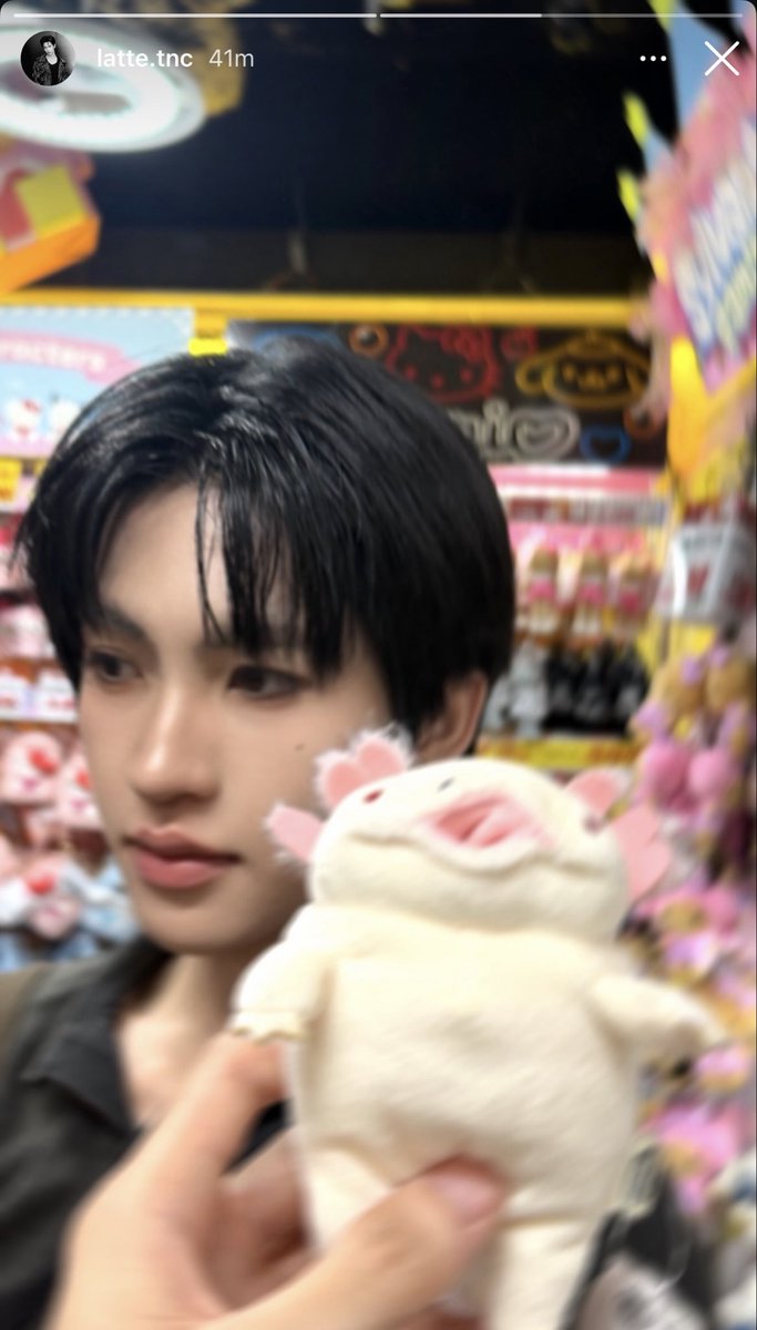 luvlattekim's tweet photo. i love it when they post each other like this 🥹 https://t.co/ztua8Soe8S