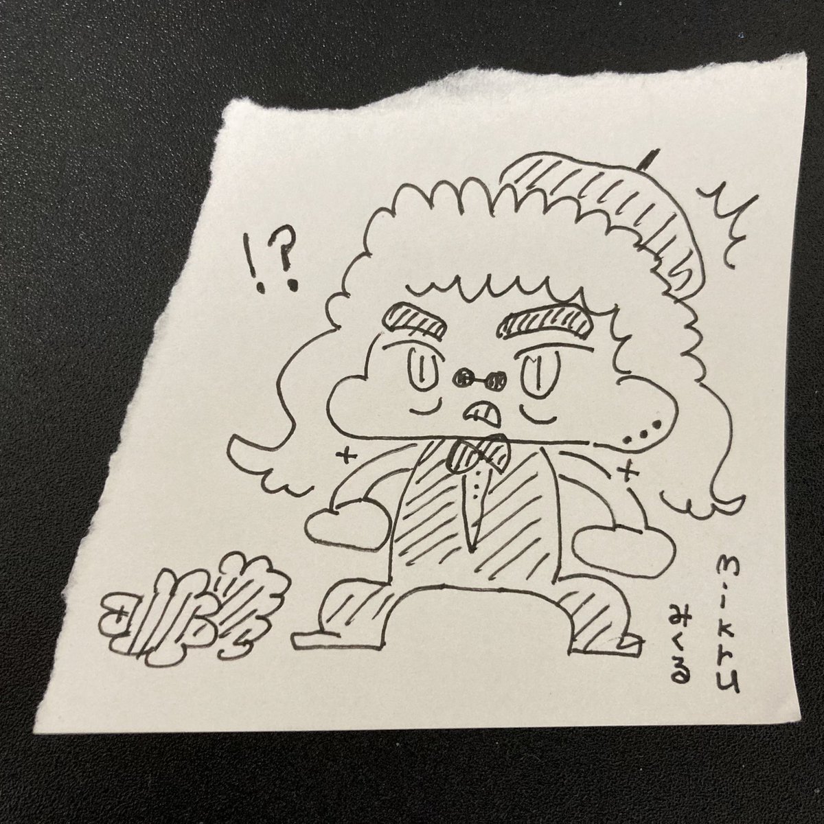 Mikru0177's tweet photo. 部屋に切れ端落ちてたからキャンバスにした https://t.co/idIEEWkDKV