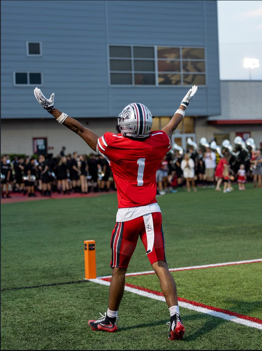TheReal_Zion3's tweet photo. 4 Reception 4 Touchdowns 257 Yards
#AGTG https://t.co/kDwfDuzKCY