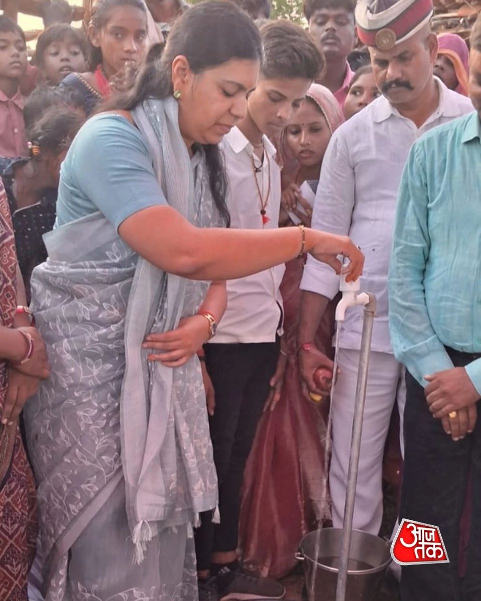 aajtak's tweet photo. IAS दिव्या मित्तल ने इस्तीफे पर तोड़ी चुप्पी, बोलीं- यह सिर्फ एक चैप्टर था, पूरी जिंदगी नहीं; नौकरी छोड़ने का बताया असली कारण

उत्तर प्रदेश कैडर की चर्चित IAS अधिकारी दिव्या मित्तल के प्रशासनिक सेवा से अचानक इस्तीफे ने सबको चौंका दिया है. अब इस पूरे मामले पर खुद दिव्या मित्तल ने चुप्पी तोड़ते हुए साफ किया है कि उनका यह कदम किसी दबाव या ट्रिगर मोमेंट का नतीजा नहीं, बल्कि बेहद सोच-समझकर लिया गया फैसला है. इस्तीफे की वजहों पर बात करते हुए उन्होंने दो टूक कहा कि यह कोई जल्दबाजी में लिया गया निर्णय नहीं है.

पढ़ें पूरी ख़बर: https://t.co/jsOEiXRByk 

#IAS #IASDivyamittal #UttarPradesh #ATCard #AajTakSocial