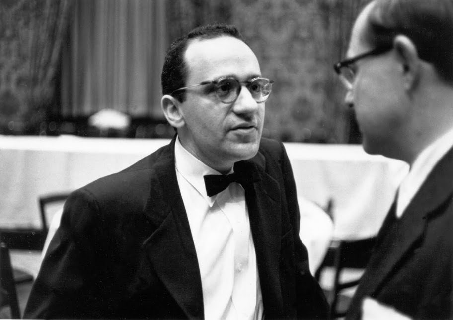 MadeInAncapia's tweet photo. ✒️| "El crimen es crimen, aunque el 90% lo apruebe." 

– Murray Rothbard https://t.co/PeLrJAeXQu