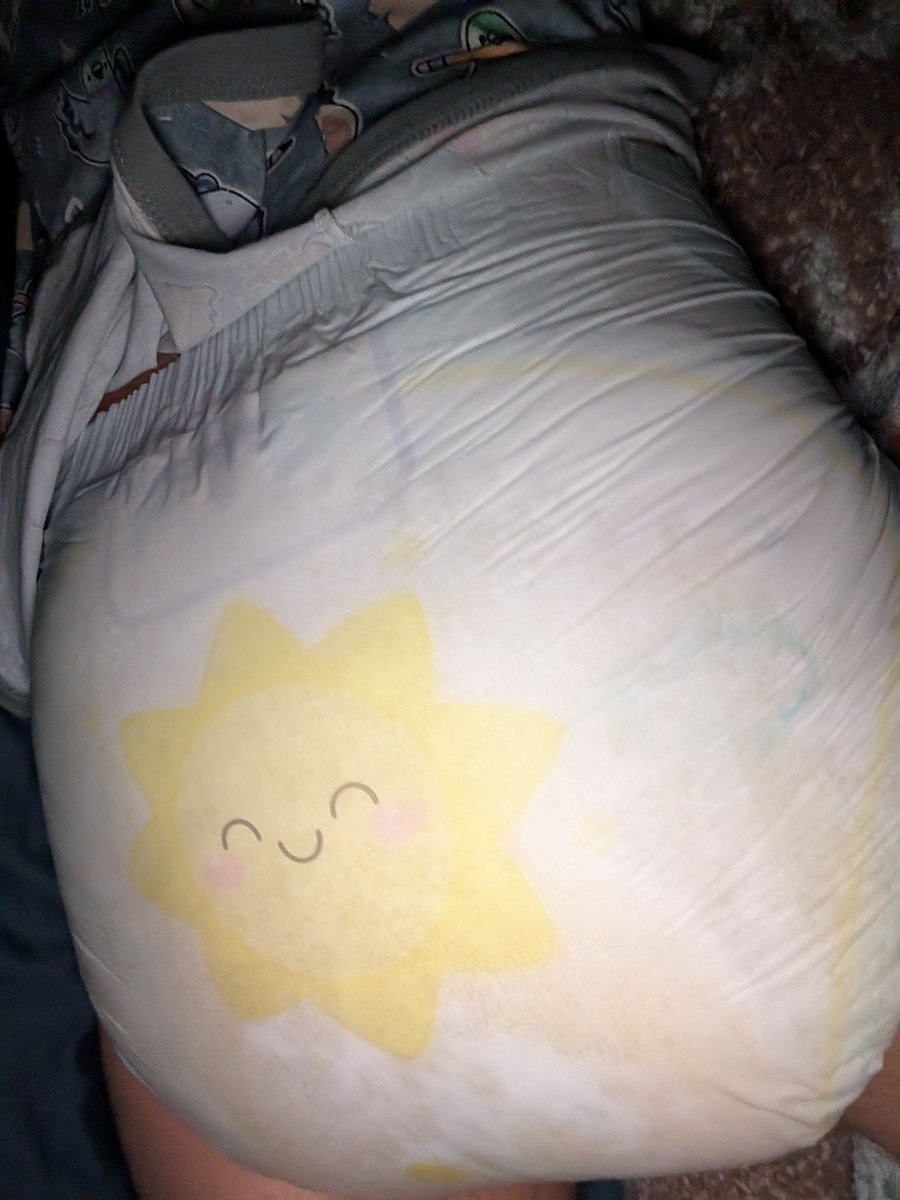 Dominicjones847's tweet photo. New onesie and soaked diaper #abdl #diaperboy #soggy https://t.co/BBA7klPmMv