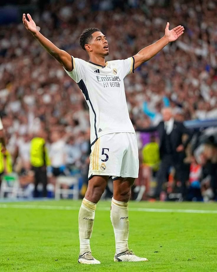 jay_dee_here's tweet photo. Pure class in Madrid! ⚪️ Real Madrid secure a commanding 4-0 victory over Málaga at the Bernabéu, led by another masterpiece performance from Jude Bellingham! 🔥
#HalaMadrid #LaLiga #JudeBellingham #Bellingham #RealMadridMálaga #LosBlancos #RMAFCM
@realmadrid @BellinghamJude https://t.co/jgakML6esU