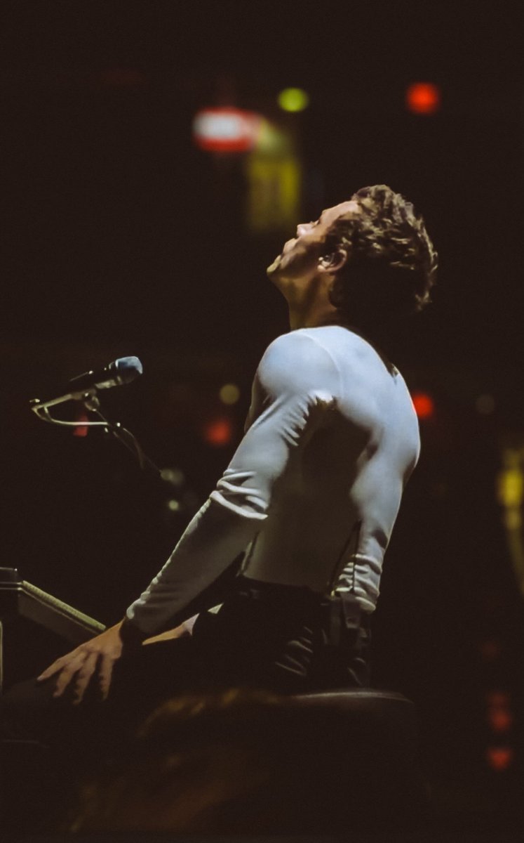 samagr7's tweet photo. His muscles I'm going feral https://t.co/9Nao55tbV1
