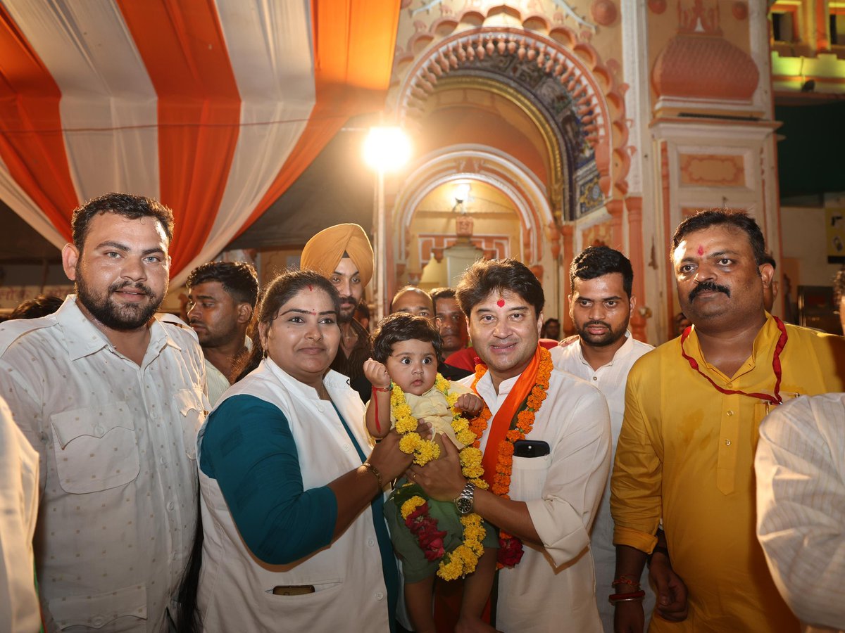 JM_Scindia's tweet photo. राजा रामचंद्र सरकार की जय!

रामाय रामभद्राय रामचंद्राय वेधसे।रघुनाथाय नाथाय सीतायाः पतये नमः॥

📍 श्री राम राजा सरकार मंदिर, ओरछा