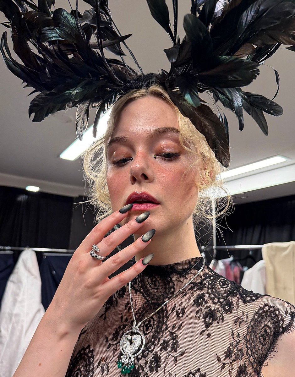 _filmcrave's tweet photo. Elle Fanning stuns in new behind the scenes photo of the Entertainment Weekly shoot. 📷 https://t.co/YPT7f8EV78