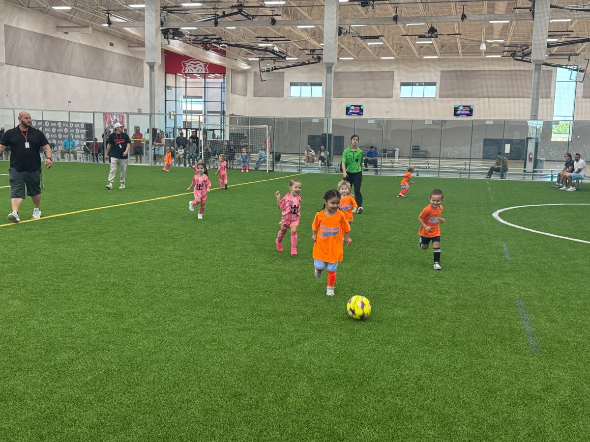 ExCEL_Terrell's tweet photo. 🍂⚽️ Fall Soccer is officially underway!
What a fun opening weekend! Our little athletes hit the field ready to learn, play, make friends, and have FUN! A few snapshots from the weekend featuring two of our U4 teams. We can’t wait to see what this season brings! ⚽️🙌 https://t.co/7OorOdxYYK