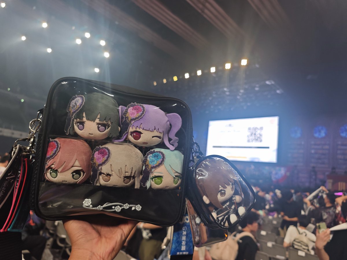 GAga142800's tweet photo. 今日、とても幸せだった
#Roselia10th感謝
#Roselia10周年ALライブ_DAY2 https://t.co/QHlysRxoRE