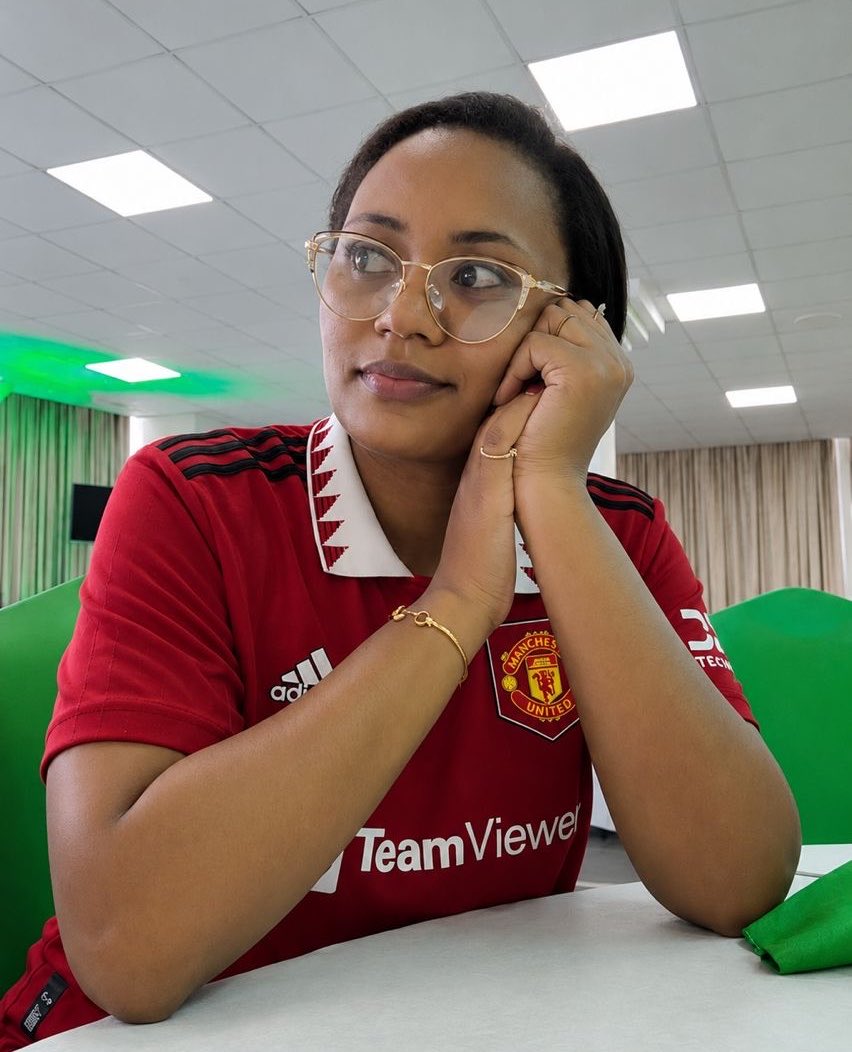 GyozlynB's tweet photo. 100% proud of manchester united club💋 https://t.co/uvhHVTpGXV