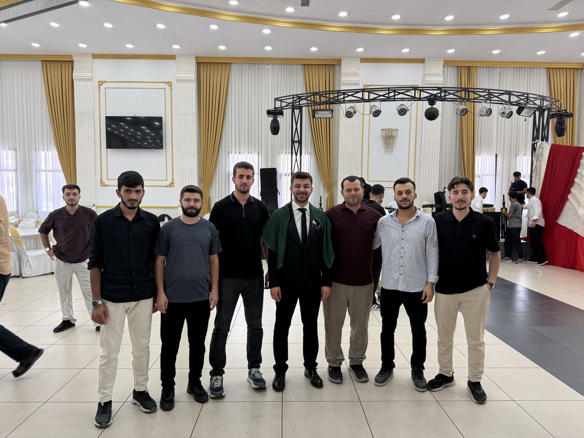 Ktepe_HurGenclk's tweet photo. Hür Gençlik Kızıltepe olarak; Genel Başkan danışmanız Sn. Hamdullah ER’ in kardeşi Musa ER’in düğün merasimine katılım sağladık. 

Genç çiftimizi tebrik ediyor, iki cihanda saadetler diliyoruz. https://t.co/NqjVH4aPvg